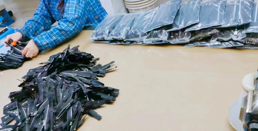 Custom Wholesale Zippers For Sale